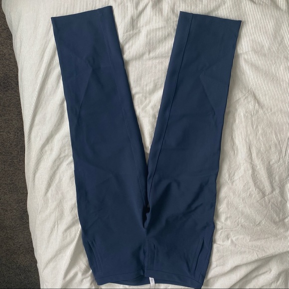 On the move pant, 28”, size 10, true navy - Picture 6 of 9